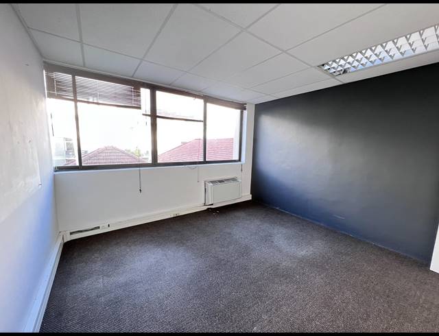 110M² OFFICE TO LET IN SEA POINT